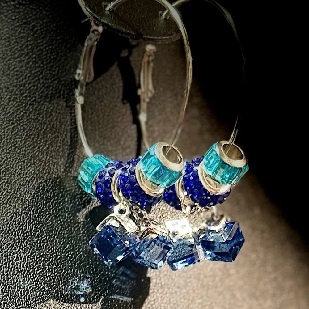 Elegant Blue Charm Bracelet Set - Picture 6 of 8